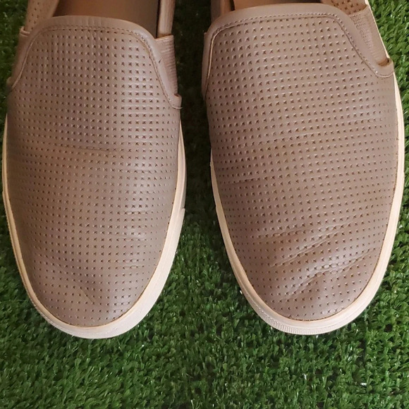 VINCE Perforated Blair Sneaker Slip on, Taupe Elastic Stretch Sides for Comfort - Picture 2 of 11